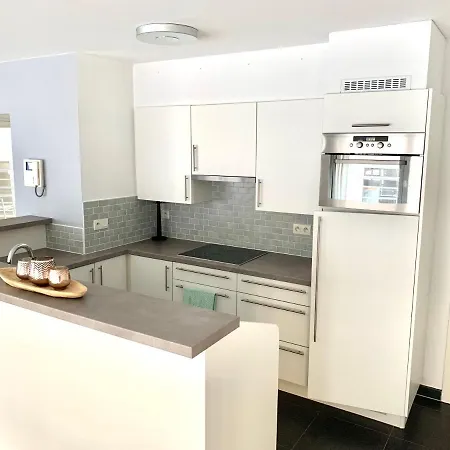 Апартаменти Emiel Centrum Met Garage Остенде