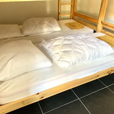 Emiel Centrum Met Garage Остенде