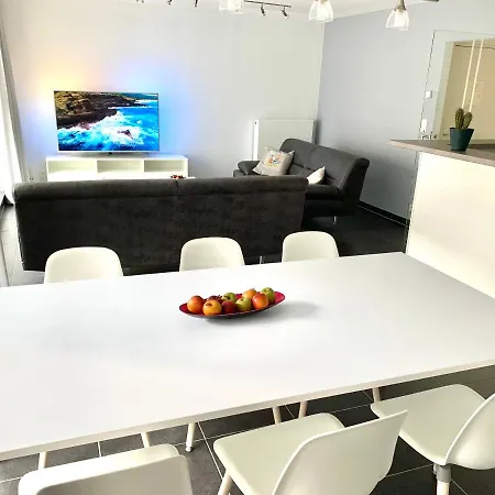 Emiel Centrum Met Garage Остенде